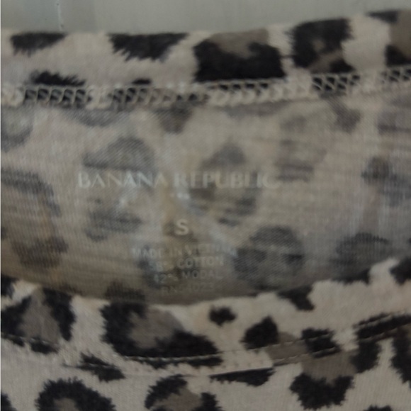 Banana Republic Beige and Black Leopard Print Long Sleeve Top - Picture 2 of 2